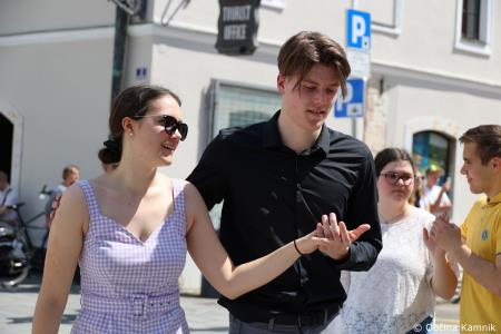 Kamnik danes v znamenju maturantske četvorke, v kateri je zaplesalo preko 200 maturantk in maturantov (26)